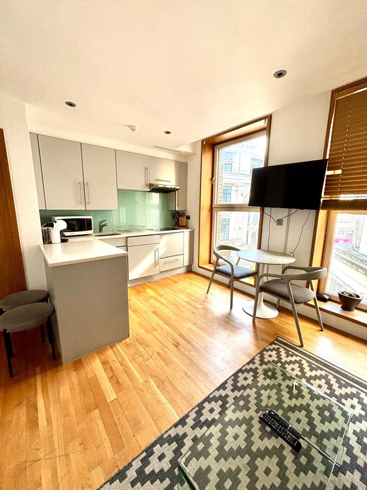 1 Bedroom In Piccadilly Circus St James Cov1 Лондон Екстер'єр фото